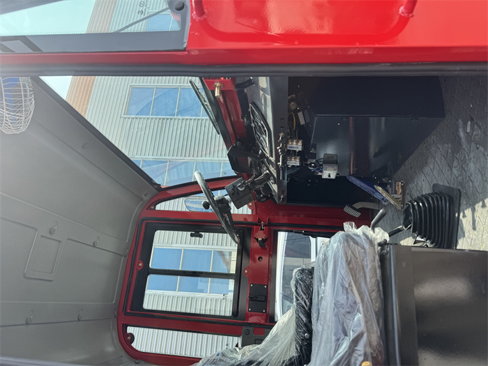 雙人全封閉 帶軟包隔熱層駕駛室