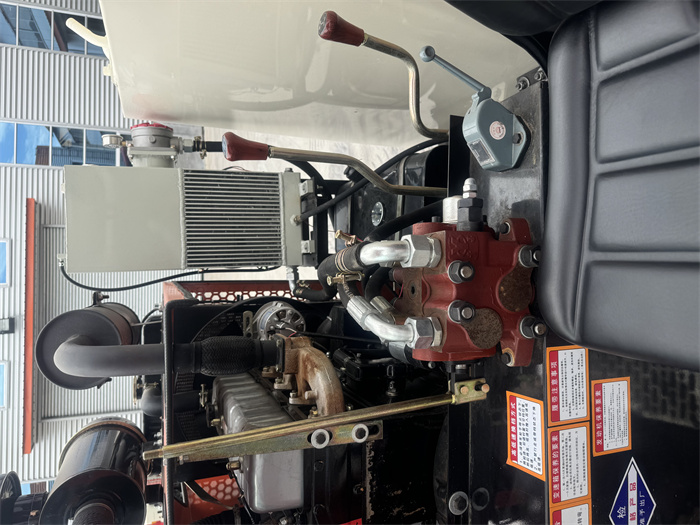 履帶式混凝土攪拌運輸車