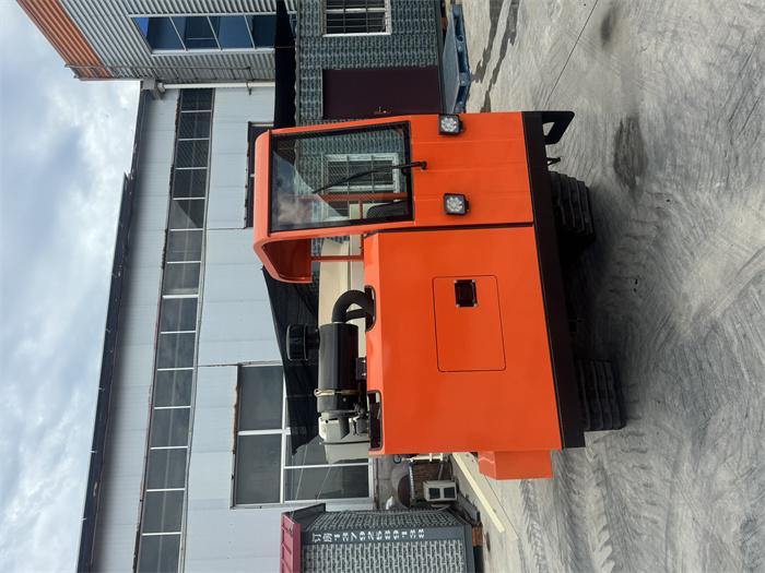 履帶式混凝土攪拌運輸車