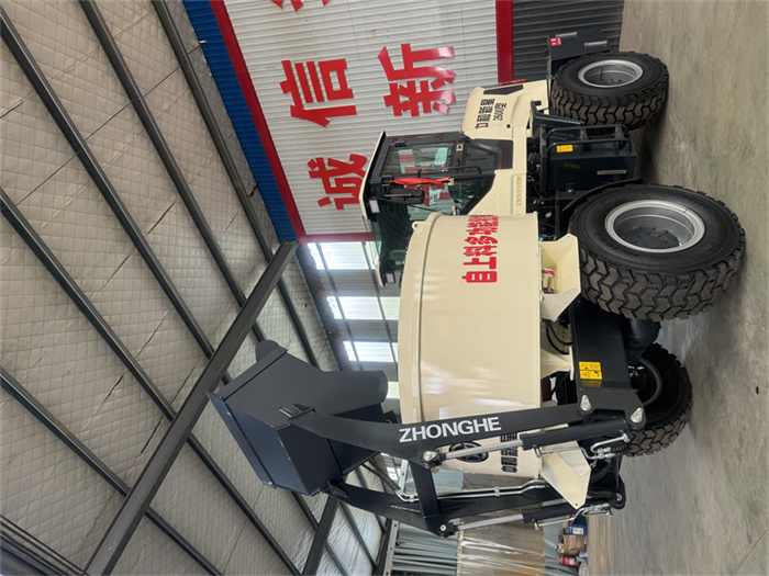 自上料混凝土攪拌車（全液壓）