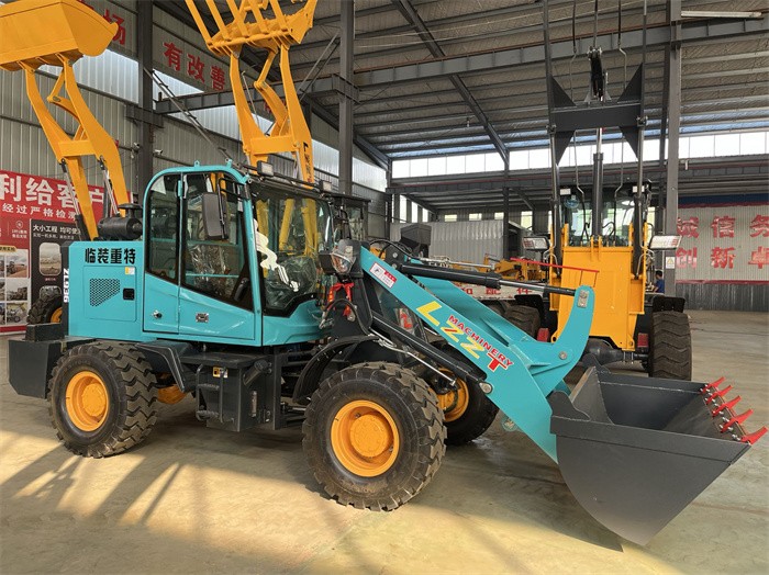四驱装载机