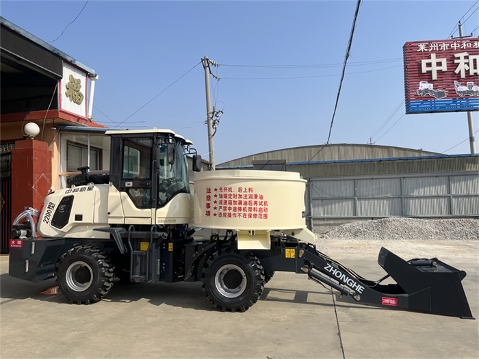 自上料混凝土攪拌車（全液壓）