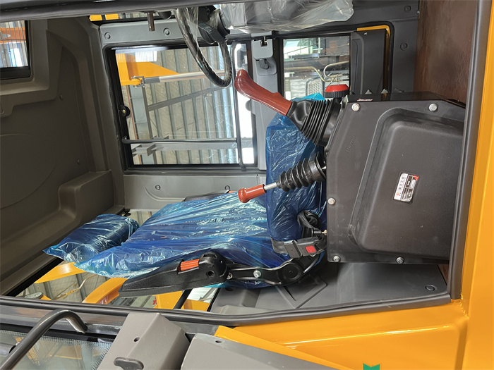 豪华减震座椅带头枕扶手