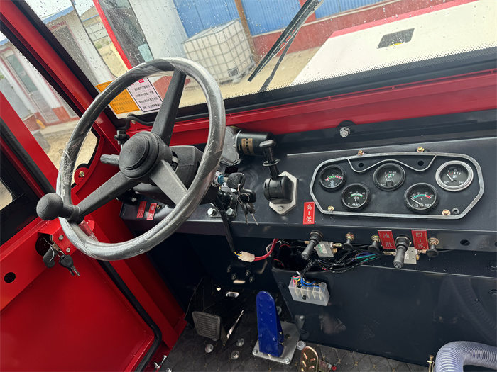 雙人全封閉 帶軟包隔熱層駕駛室